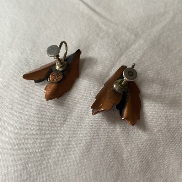 Copper clip on earrings, feather earrings, clip on earrings, copper jewelry, pin - Picture 5 of 6